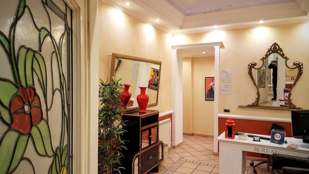 Arco Di Gallieno Couette-café